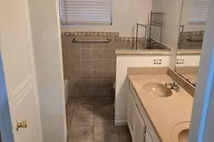 5427 Heatherbrook Dr, Houston, TX 77045 - Photo 9
