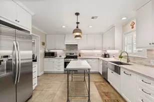 9605 Cedardale Dr, Houston, TX 77055 - Photo 9