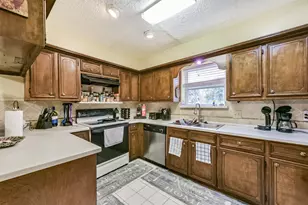 17041 Live Oak Cir, Porter, TX 77365 - Photo 9