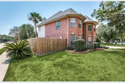 2601 Broussard Court, Seabrook, TX 77586 - Photo 3