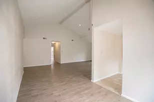 15106 Silverman St, Webster, TX 77598 - Photo 9