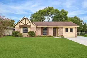 108 Annette Ln, Friendswood, TX 77546 - Photo 1