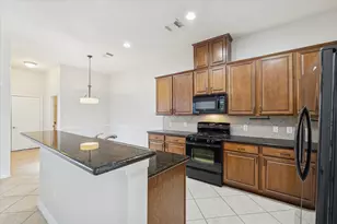 9206 Sunlight Oak Ln, Houston, TX 77070 - Photo 11