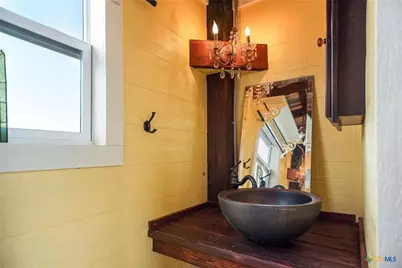 1067 County Road 307 N, Port Lavaca, TX 77979 - Photo 15