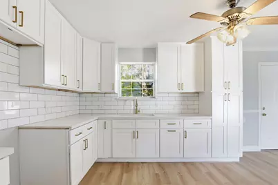 510 E Republic Avenue, Baytown, TX 77520 - Photo 11