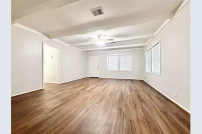 310 S Shanks Street, Clute, TX 77531 - Photo 5
