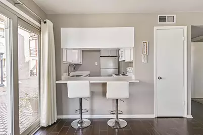 7312 Seawall Boulevard #112, Galveston, TX 77551 - Photo 5