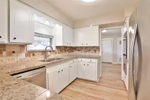 614 Kyle St, Sugar Land, TX 77478 - Photo 11