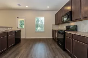 6630 Blimp Base Blvd, Hitchcock, TX 77563 - Photo 9