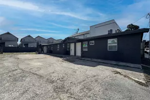 206 E 33rd St, Houston, TX 77018 - Photo 1
