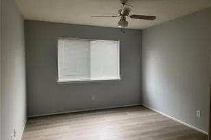 402 Oak Harbor Dr, Houston, TX 77062 - Photo 5