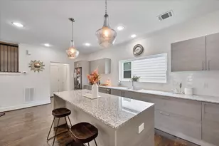 1333 W 22nd St, Houston, TX 77008 - Photo 5