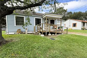 608 Hackberry Bend, Ganado, TX 77979 - Photo 3