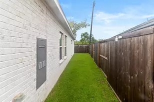 214 Water Grass Trl, Clute, TX 77531 - Photo 27