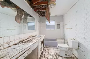 8755 Cowart St, Houston, TX 77029 - Photo 13