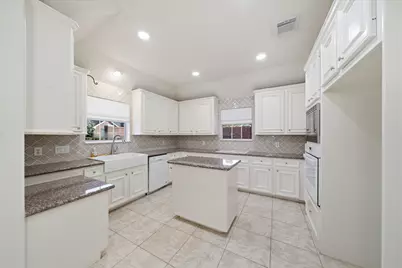 515 Pine Ridge Court, Friendswood, TX 77546 - Photo 13