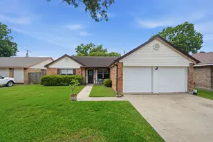 411 Forest Hills Dr, League City, TX 77573 - Photo 1
