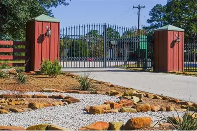 78 Hillsborough Drive, Huntsville, TX 77340 - Photo 3