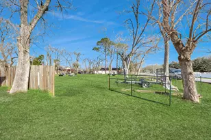 100 N Mattson St, West Columbia, TX 77486 - Photo 29