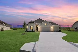 215 Dunovant Dr, Sealy, TX 77474 - Photo 1