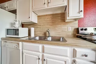 9345 Westwood Village Dr, Houston, TX 77036 - Photo 11