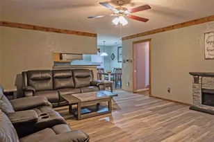 824 Betty St, El Campo, TX 77437 - Photo 7