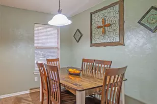 824 Betty St, El Campo, TX 77437 - Photo 5