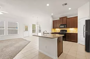 611 Orchid Hill Dr E, Conroe, TX 77301 - Photo 5