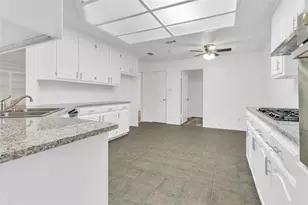 1909 Castlegate Dr, Henderson, TX 75654 - Photo 3