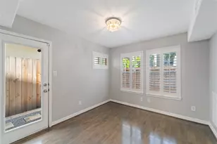 126 Detering St, Houston, TX 77007 - Photo 9