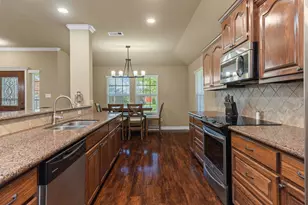 137 Silverbell Cir, Lake Jackson, TX 77566 - Photo 23