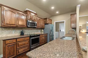 137 Silverbell Cir, Lake Jackson, TX 77566 - Photo 21