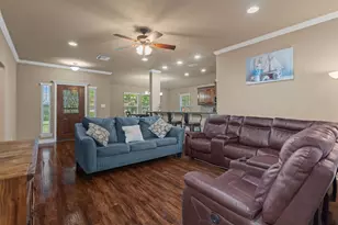 137 Silverbell Cir, Lake Jackson, TX 77566 - Photo 13