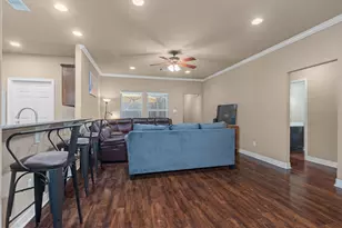 137 Silverbell Cir, Lake Jackson, TX 77566 - Photo 9