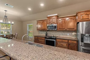 137 Silverbell Cir, Lake Jackson, TX 77566 - Photo 19