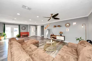 3906 Dolphin Ln, La Porte, TX 77571 - Photo 5