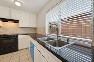 8646 Maplecrest Dr, Houston, TX 77099 - Photo 15