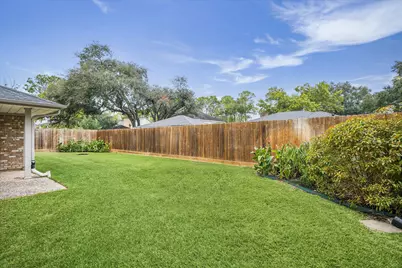 10818 Olympia Drive, Houston, TX 77042 - Photo 17