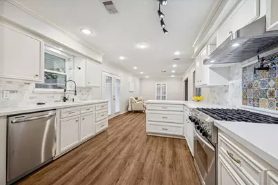 10818 Olympia Drive, Houston, TX 77042 - Photo 5