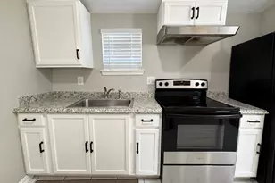 1013 Bennington St, Houston, TX 77022 - Photo 5