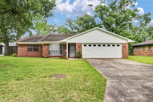 232 Wayne Dr, Clute, TX 77531 - Photo 3