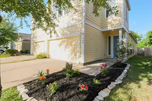 746 San Jacinto Circle, Baytown, TX 77521 - Photo 1