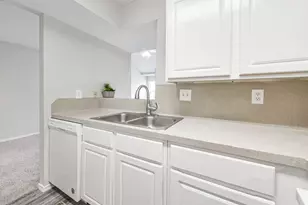 10811 Richmond Ave, Houston, TX 77042 - Photo 23