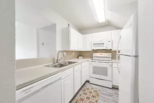 10811 Richmond Ave, Houston, TX 77042 - Photo 19