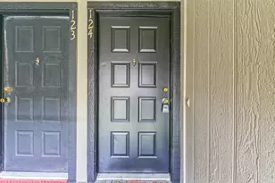 10811 Richmond Ave, Houston, TX 77042 - Photo 9