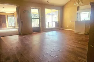 315 University St, Wharton, TX 77488 - Photo 3