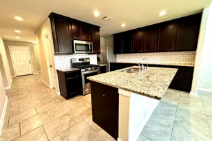 8210 Oakleaf Meadow Ct, Rosharon, TX 77583 - Photo 11