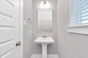 2703 Brown Lk St, Houston, TX 77008 - Photo 17