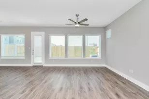 2703 Brown Lk St, Houston, TX 77008 - Photo 13