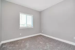 2703 Brown Lk St, Houston, TX 77008 - Photo 25